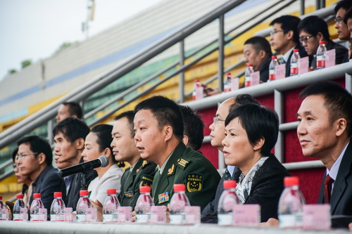 武警成都支队队长任洪元作军训动员_调整大小 武警成都支队队长任洪元作军训动员_调整大小